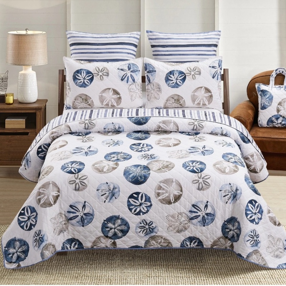 Virah Bella - Blue Sand Dollar - Lightweight Reversible Quilt Set  / King Size